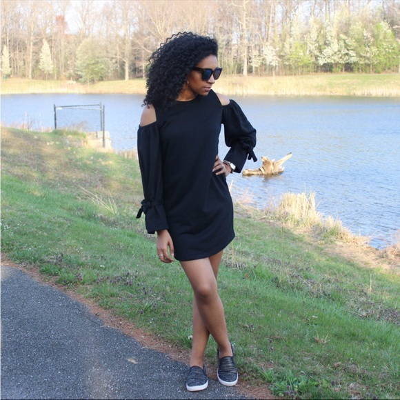 Lush Cold Shoulder Long Sleeve Black Dress Size Small NWT - Picture 7 of 7